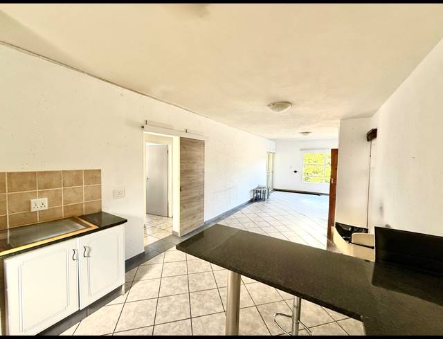 2 BEDROOM APARTMENT TO LET IN WINDSOR EAST